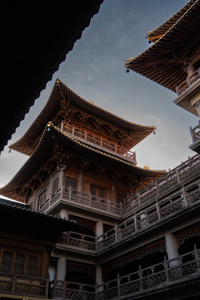 疑似黑猴场景（雾）（是黄昏的静安寺）