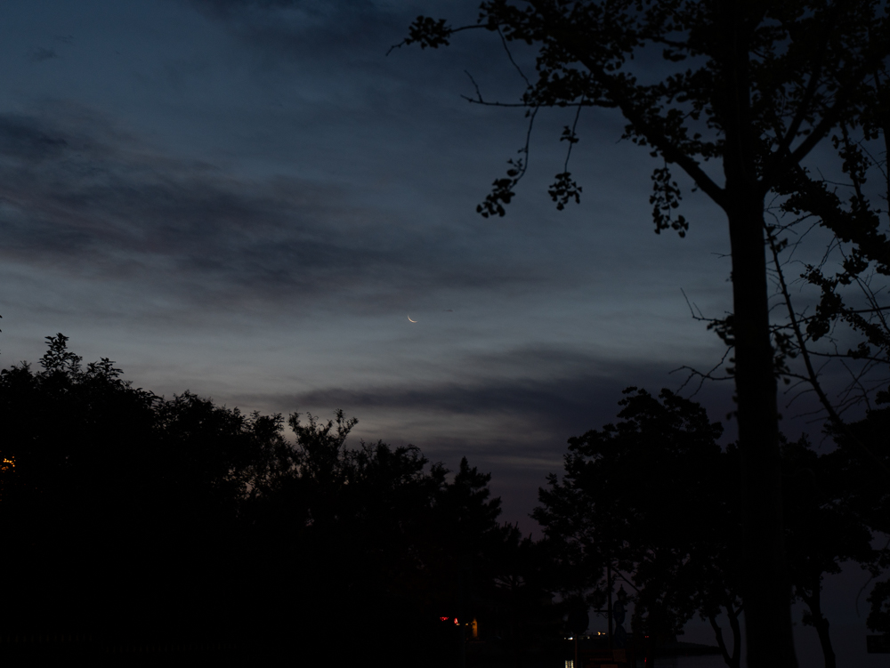 这是早上四点的威海。为了在中国大陆的东部边界看到日出你不得不三点半起床。